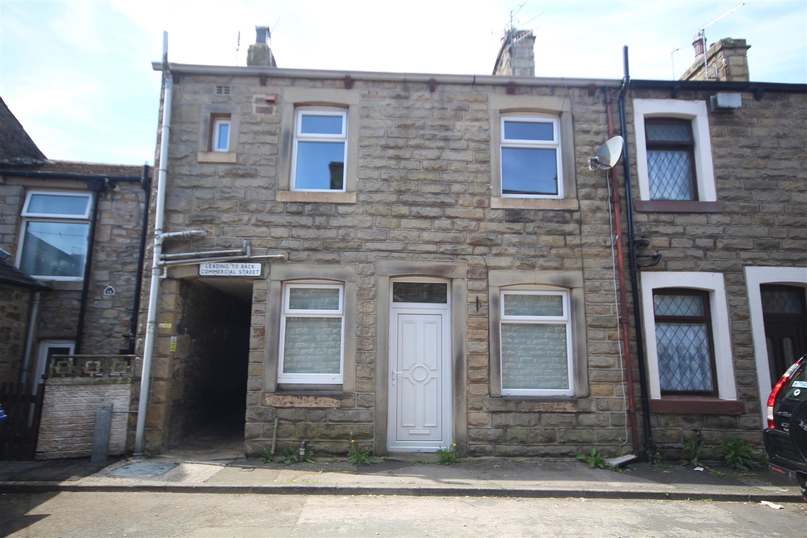 2 bedroom end terrace house To Let in Barnoldswick - Main Image